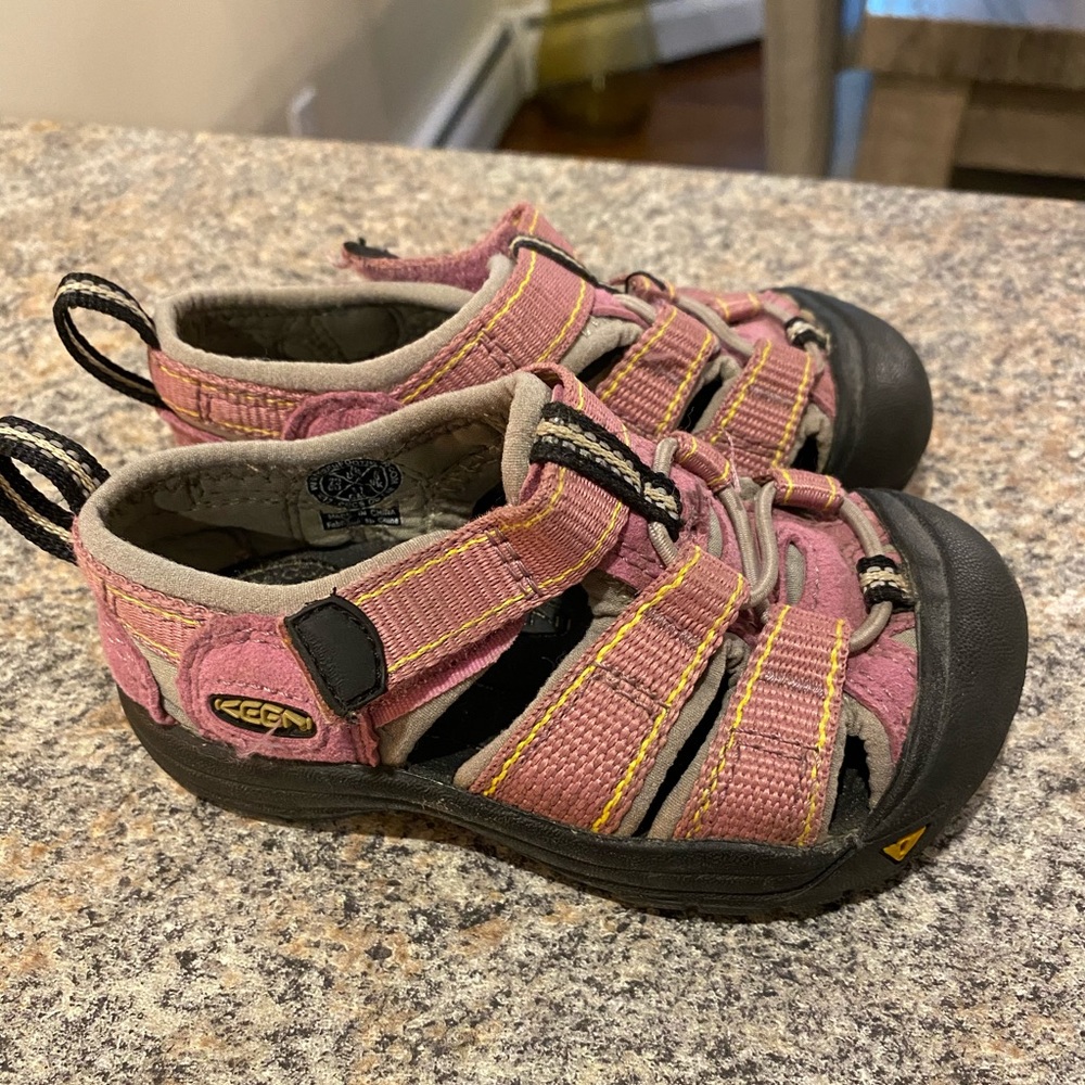 Keen Girl Sandals Toddler Size 6.